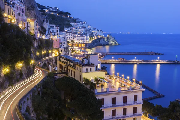 Zobrazit na Amalfi v večer, Itálie — Stock fotografie