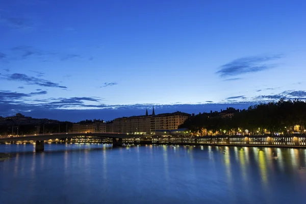 Lyon door de rivier de Saone in Frankrijk — Stockfoto