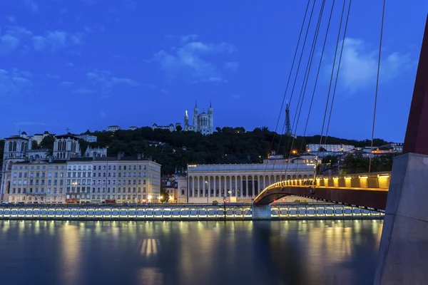 Lyon door de rivier de Saone in Frankrijk — Stockfoto