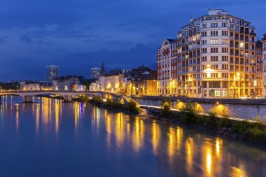 Grenoble üzerinde akşam göster