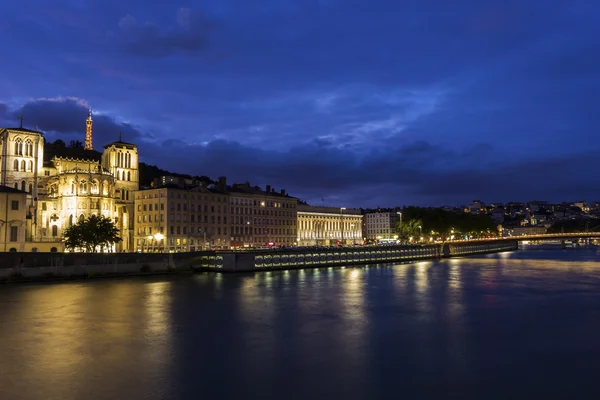 Vista sobre Lyon na França à noite — Fotografia de Stock