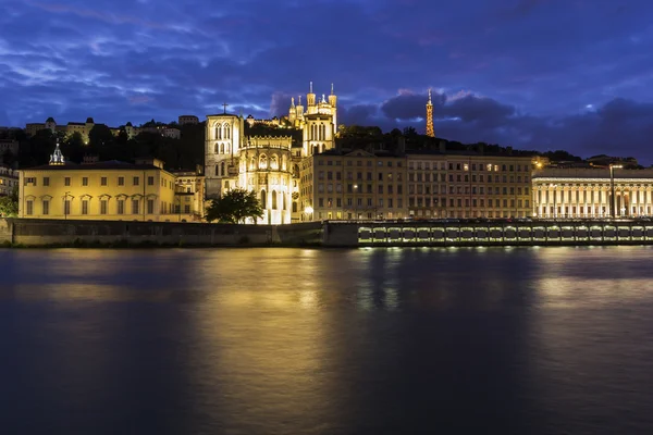 Vista sobre Lyon na França à noite — Fotografia de Stock