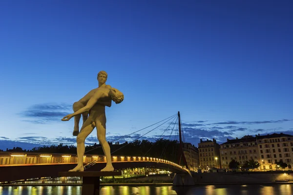 Lyon, Fransa Köprüsü yakınlarında heykel — Stok fotoğraf