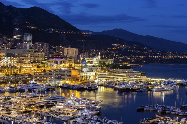 Vista de Monte Carlo en Mónaco por la noche — Foto de Stock