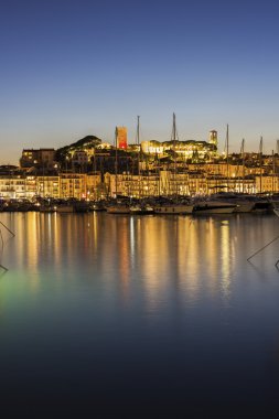 Fransız Rivierası'nda Cannes limanda görüntüleyin