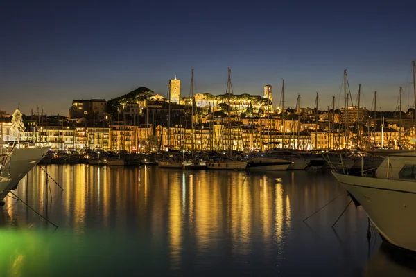 Vue sur le port de Cannes sur la Côte d'Azur — Photo