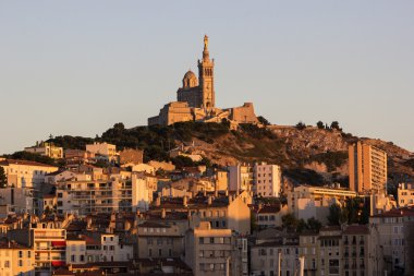 Notre-Dame de la Garde öğleden sonra Marsilya'daki