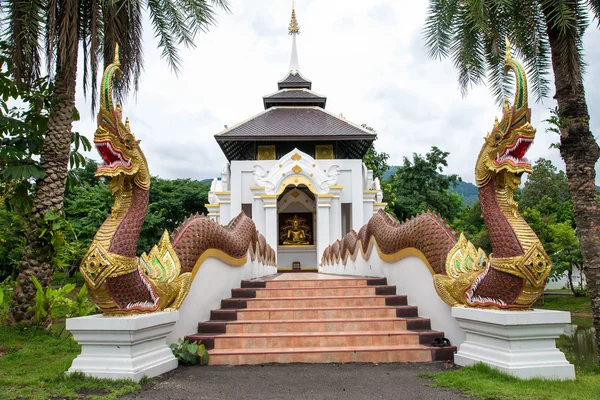 Escalier Nagas au temple — Photo