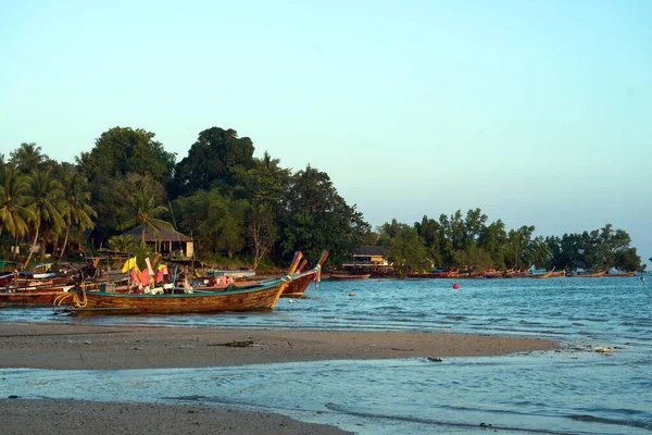 Vissersboot Zand Het Strand Van Een Vissersdorp Gestrande Vissersboot Nadat — Stockfoto