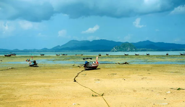 Fisherman Fishing Boat Sand Fishing Village Beach Stranded Fishing Boat — Stock Photo, Image