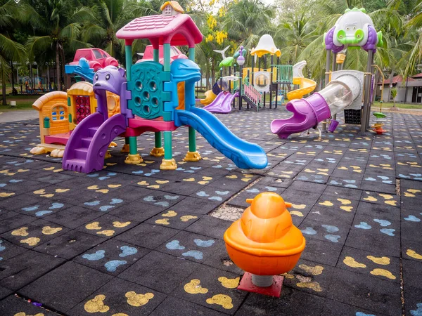 Den Färgglada Lekplatsen Gården Parken — Stockfoto