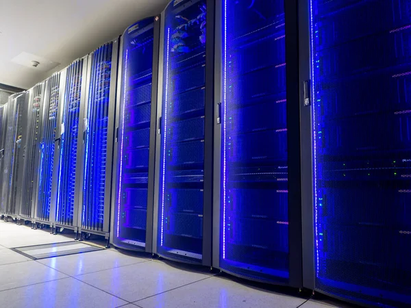 Serverrum Datacenter Säkerhetskopiering Gruvdrift Hosting Stordator Gård Och Datorställ Med Stockbild
