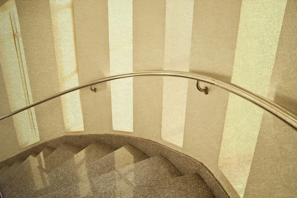 Escadaria no hotel de construção — Fotografia de Stock