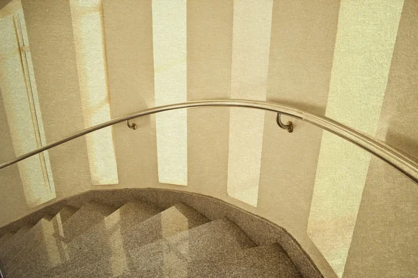 Treppe im Hotelgebäude — Stockfoto