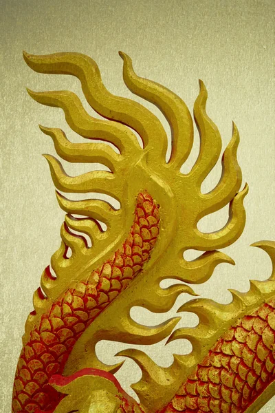 特定の背景にヴィンテージ画像ゴールデン中国のドラゴン — ストック写真