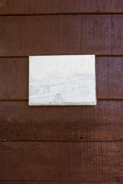 空の木製の壁の設計上の古い額縁 — ストック写真
