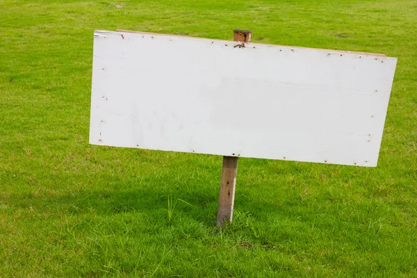 Sign in green grass — Stock Photo, Image