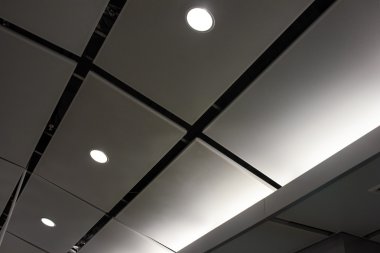 Işık tavan bina