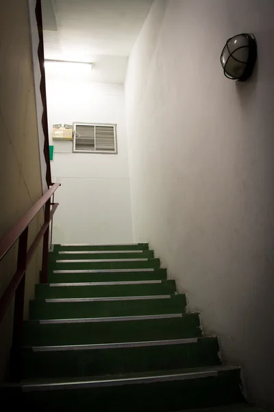 打开绿色楼梯间 图库照片