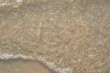 su dalgası yıkanmış