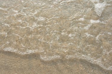 su dalgası yıkanmış