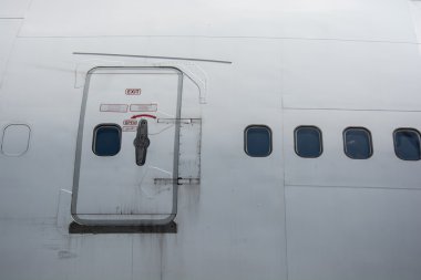 Uçağın acil çıkış