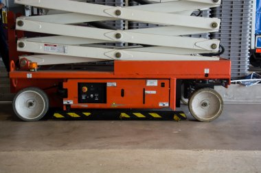 Ambar binası ile hidrolik makas lift