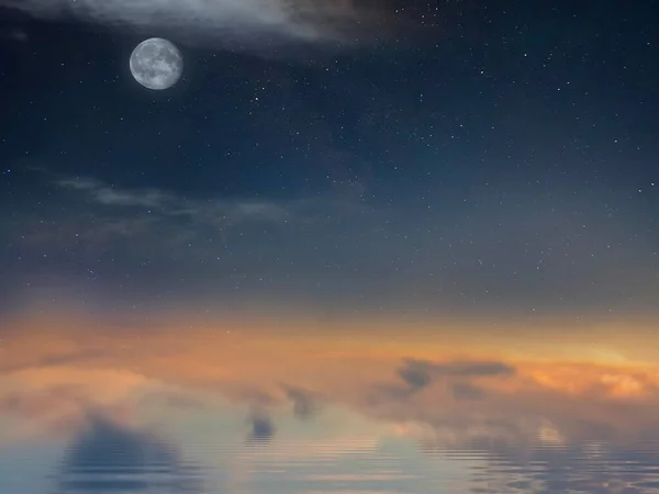 Nacht Sternenhimmel Und Mond Bei Sonnenuntergang Auf Blau Rosa Himmel — Stockfoto