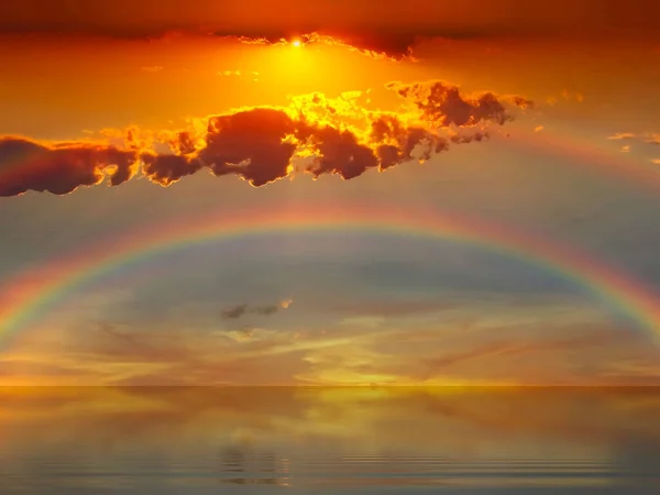 Rainbow Colorful Sunset Blue Pink Sky Yellow Clouds Skyline Water — Foto de Stock