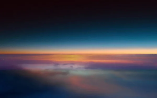 Yıldızlı Gece Mavisi Bulutlu Gökyüzü Günbatımı Işık Yansıması Ufuk Çizgisi — Stok fotoğraf