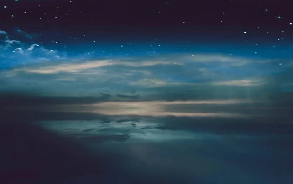 Noche Estrellada Azul Luna Cielo Nublado Puesta Sol Luz Reflejo — Foto de Stock