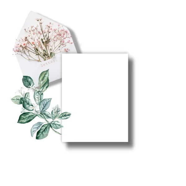 Mockup Cartão Cumprimentos Convite Branco Com Uma Folha Monstera Flores — Fotografia de Stock