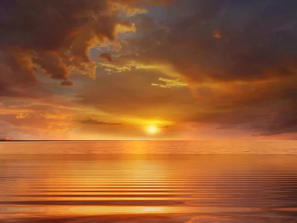 Gold Tropischen Sonnenuntergang Meer Reflexion Auf Wasserwelle Dramatische Flauschige Wolken — Stockfoto