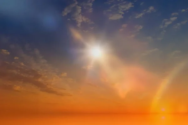Ήλιο Φως Εκλάμψεις Νύχτα Ηλιοβασίλεμα Θάλασσα Κίτρινο Ροζ Μπλε Ουρανό — Φωτογραφία Αρχείου