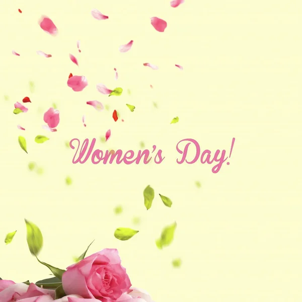 8行進ピンクの花の花弁上パステル背景緑黄色ライトカラー 女性の日要素の挨拶カードバナーテンプレートコピースペース 春の休日 — ストック写真