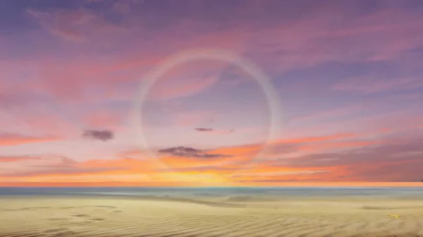 Kumsalda Gün Batımı Kumsalda Güneş Işığı Kumsal Deniz Suyu Akşam — Stok fotoğraf