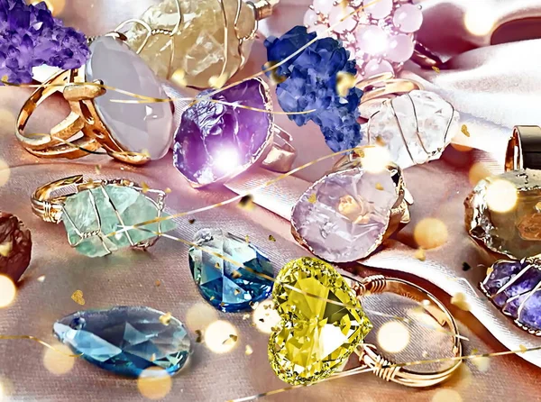 Κοσμήματα Μόδας Πολύτιμους Λίθους Χρυσά Δαχτυλίδια Κίτρινο Ροζ Μπλε Πράσινο — Φωτογραφία Αρχείου