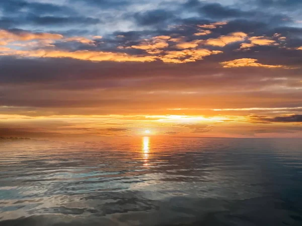 Evening Orange Sunset Sea Dramatic Clouds Pink Gold Yellow Blue — Stock Photo, Image