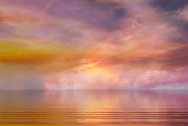 Pôr Sol Nublado Mar Amarelo Rosa Azul Pastel Cores Sol — Fotografia de Stock