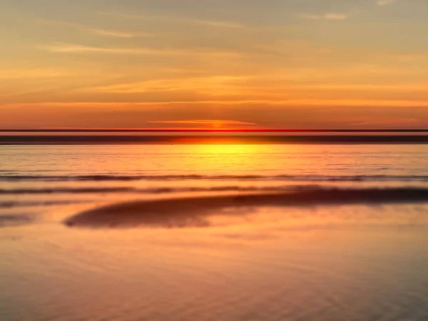 Zlatý Západ Slunce Mořské Vodě Vawe Sluneční Paprsek Odraz Letní — Stock fotografie
