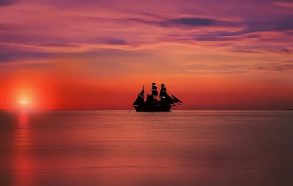 Lila Bewolkt Roze Goud Zonsondergang Zee Zeilboot Silhouet Aan Horizon — Stockfoto
