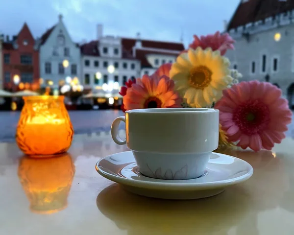 커피와 광장에 테이블 — 스톡 사진
