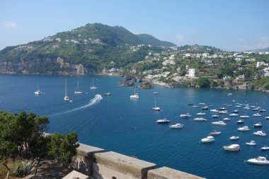 Ischia Adası 'nın panoramik manzarası