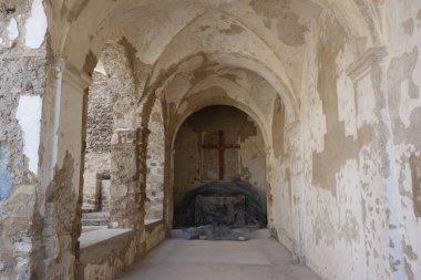 Ischia Adası 'ndaki Aragon Kalesi' nin iç manzarası.