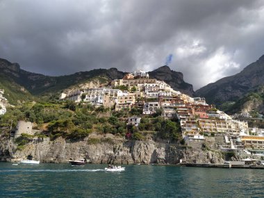Napoli, İtalya 'da Positano kıyıları