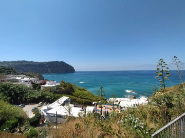 Ischia, Napoli 'deki Cava dell' isola plajı.