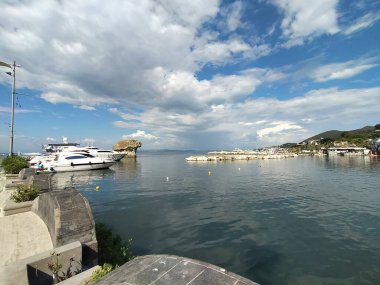 Ischia Adası, Napoli 'deki mantar plajı.