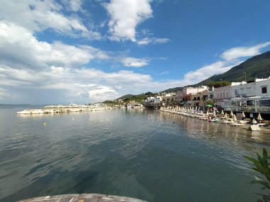 Ischia Adası, Napoli 'deki mantar plajı.