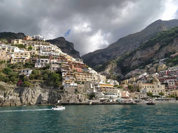 Napoli, İtalya 'da Positano kıyıları