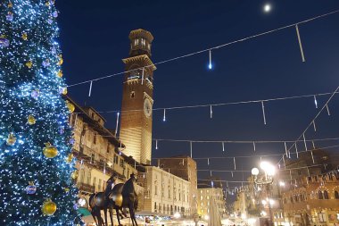 Erbe Square Noel'de görüntüsünü
